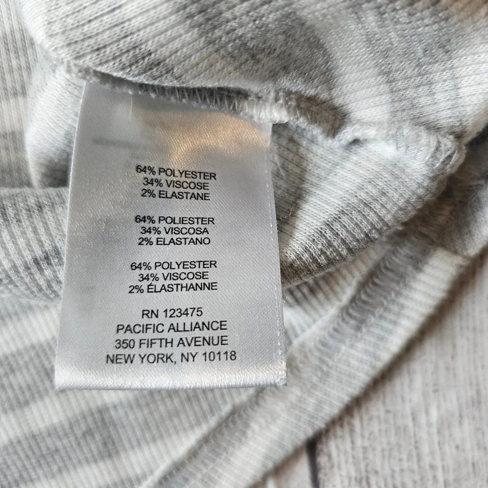 Jones New York •Size Medium• Gray White Striped Lightweight Top Drop Shoulder - Picture 4 of 8